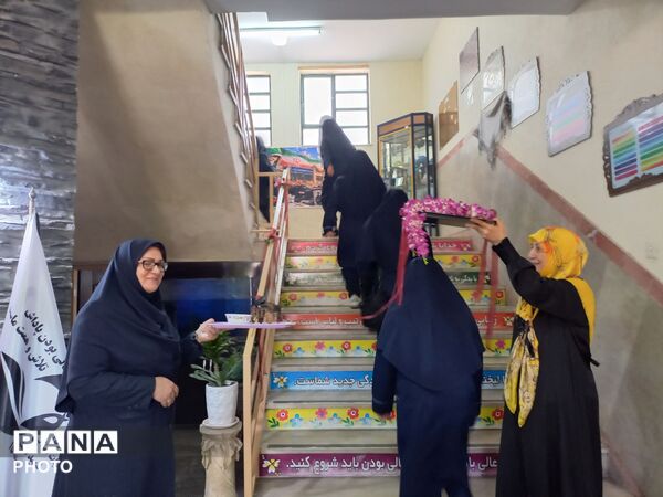رویش جوانه‌ها در مدرسه شهید همت؛ شروعی شیرین برای پایه هفتم