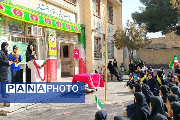 گلبانگ زنگ چهل و هفتمین پیروزی انقلاب اسلامی در مدرسه شهید مجید دهنوی 