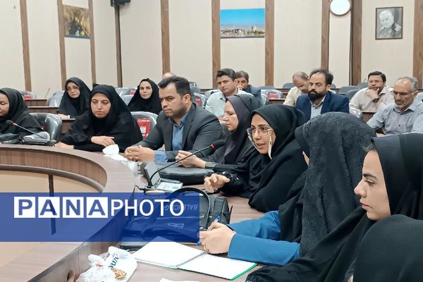 نشست بررسی چالش‌های آسیب‌های اجتماعی در گناباد