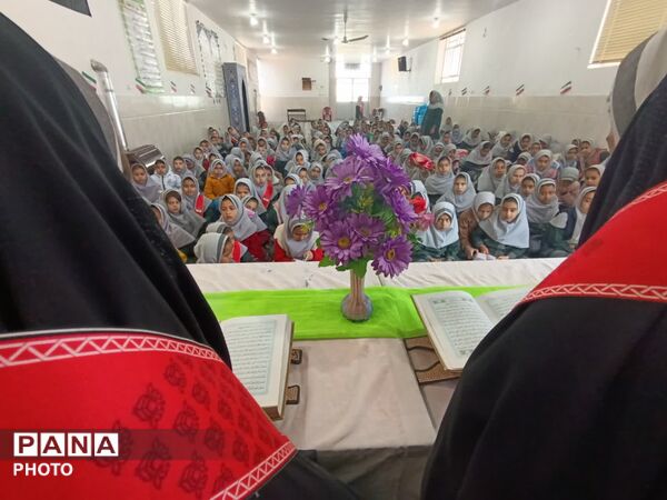 محفل نورانی قرآن در دبستان خدیجه کبری ابرکوه