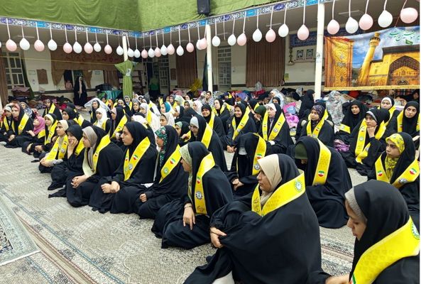 اعتکاف دانش‌آموزی رباط‌کریم با پرچم‌گردانی حضرت ابوالفضل(ع)