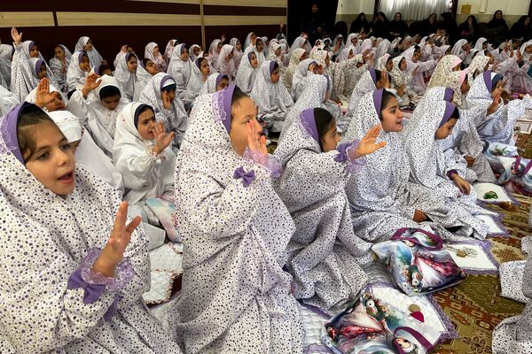 جشن‌نیمه متمرکز بهار بندگی و عبادت برای ۴۵۰ دانش‌آموز آباده‌ای