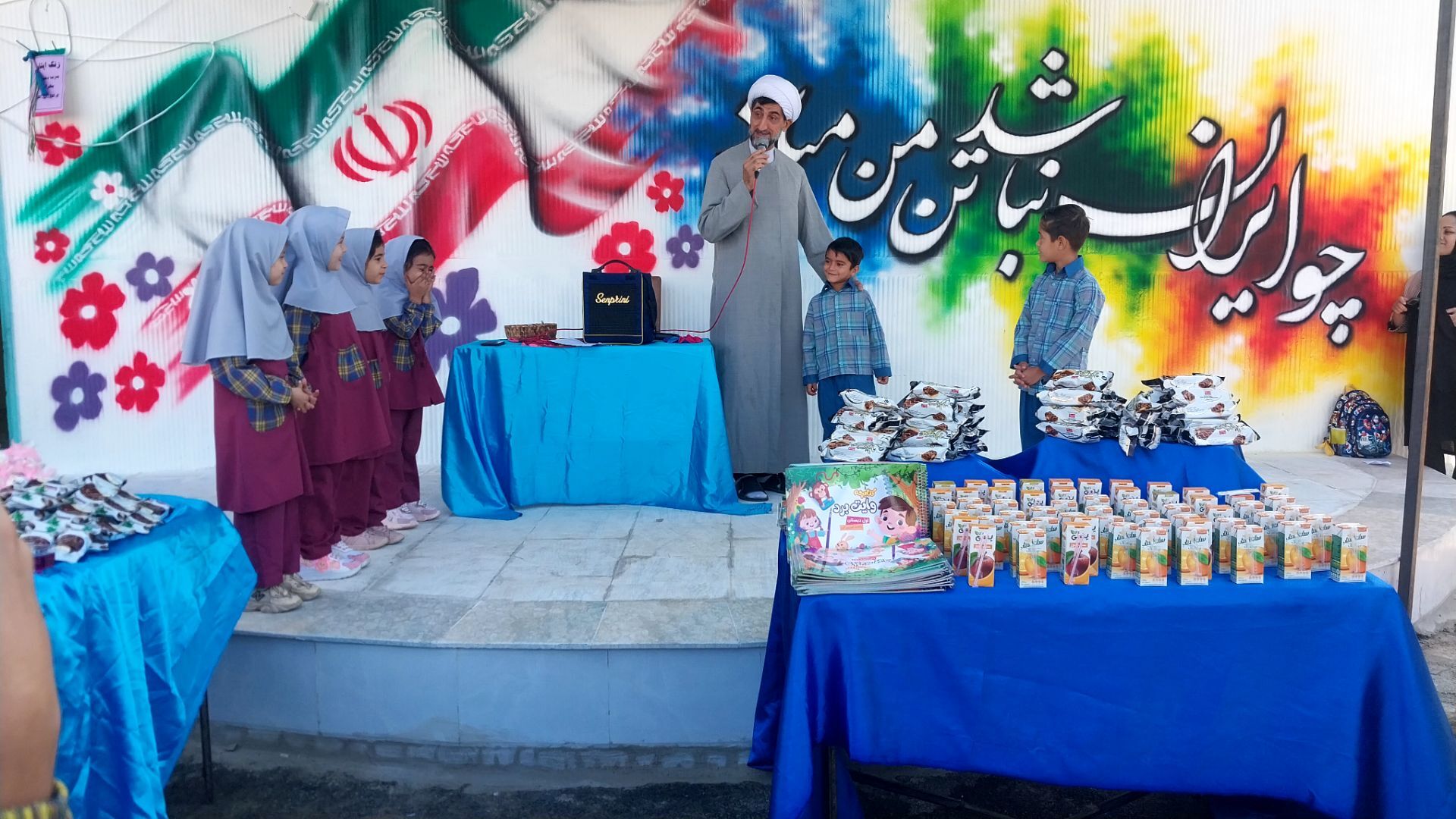 جشن شکوفه ها در دبستان مهران پیشوا