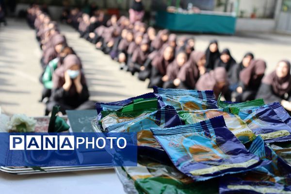 افتتاح چایخانه‌ای برای ادای احترام به حضرت رضا(ع) در دبیرستان دخترانه مطهره منطقه ۱۴