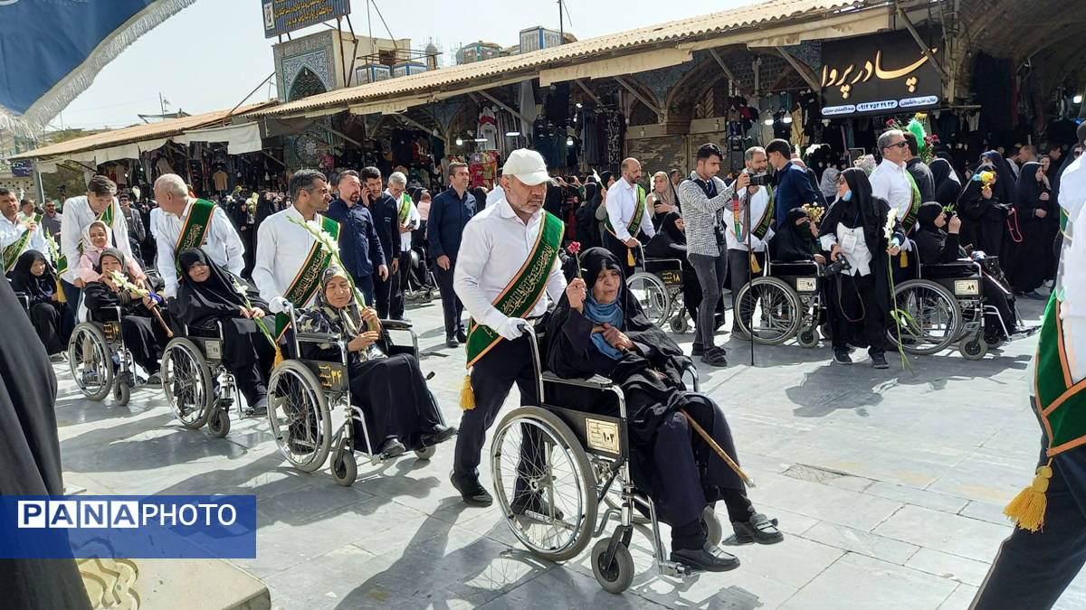 عشق و ارادت زائران حضرت معصومه(س) در قالب کاروان نمادین ورود ایشان به قم
