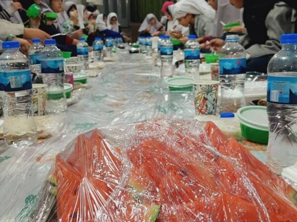 برپایی ضیافت افطاری در دبستان آزادی 