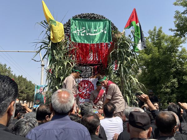 تشییع پیکر شهید ایمان وحیدی در آشخانه