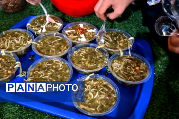 مراسم پخت نذری توسط دانش‌آموزان شیرازی به همت مجموعه تربیت علوی خواهران