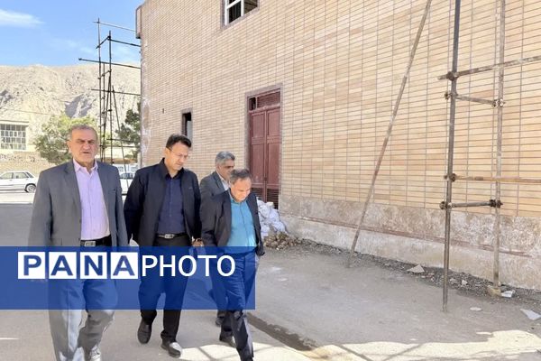 بازدید مشاور وزیر آموزش‌وپرورش از پروژه‌های درحال ساخت شهرستان زرقان