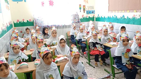 آیین جشن شکوفه‌ها در دبستان زکیه شیروان