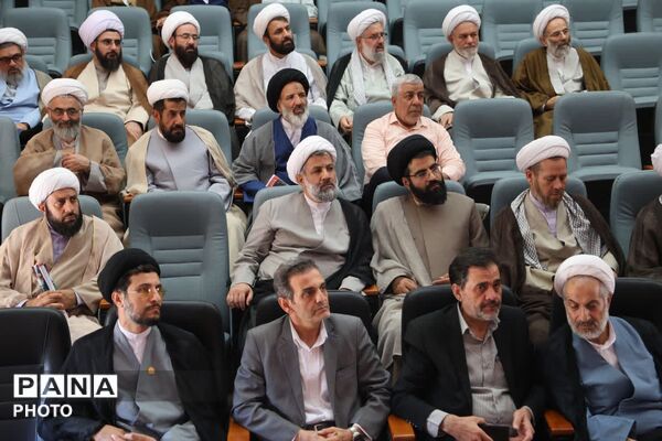 نشست مشترک ائمه جمعه همدان با مدیران صنعت آب و برق