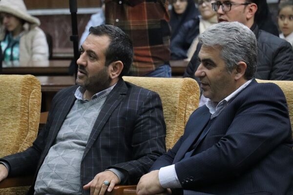 رونمایی کتاب «سه کبوتر حدادان» دانش‌آموز تبریزی