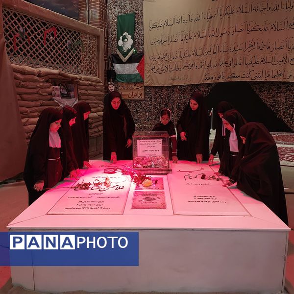 زیارت شهدای گمنام به نیابت از شهید سلیمانی