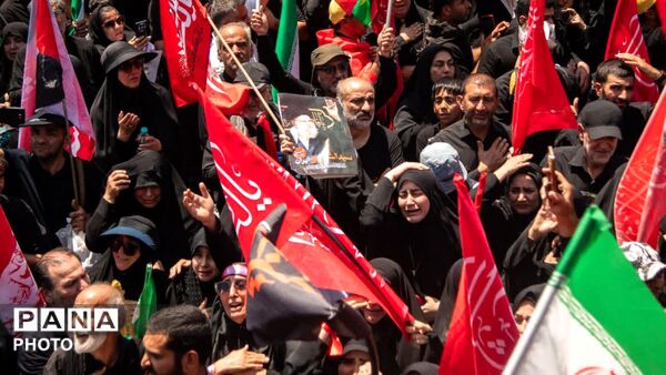 وداع حماسی ملت با پیکر مطهر پیشوای انقلاب اسلامی