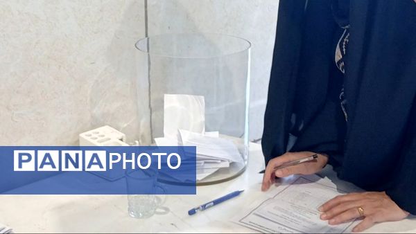 جلسه اولیا و مربیان در دبیرستان بهرام رزمی