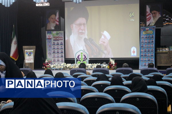 تجلیل از دانش‌آموزان تراز انقلاب اسلامی استان بوشهر