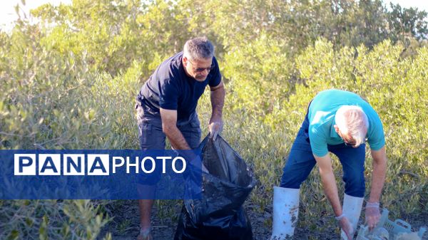 پاکسازی و کاشت نهال حرا در تالاب بندرخمیر