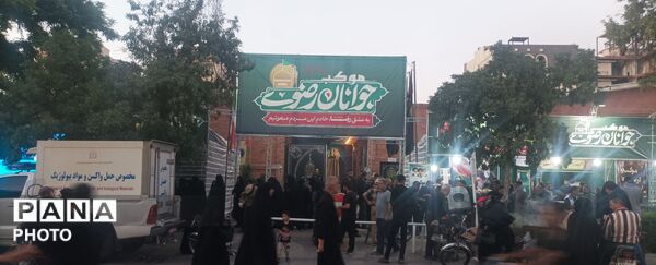 هم اکنون خیابان امام رضا (ع) و خیابان فدائیان اسلام در انتظار تشییع رهبر