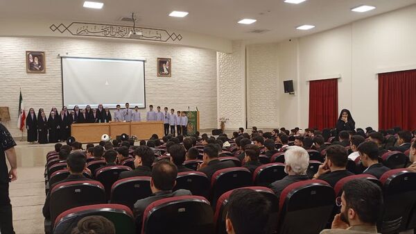 نشست صمیمی جوانان با حضرت آیت الله نورمفیدی