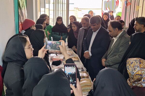  آیین افتتاح جشنواره ماها و ایران‌مون در دبیرستان خدیجه کبری پردیس 