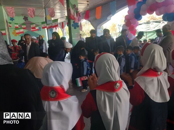 آغاز سال تحصیلی کلاس‌ اولی‌ ها با جشن شکوفه‌ ها در مدرسه شهید آوینی