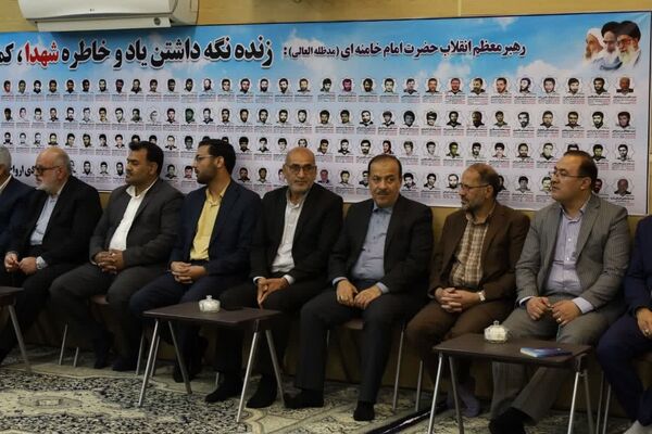 ضیافت افطاری جمعی از دانش‌آموزان با امام جمعه یزد 