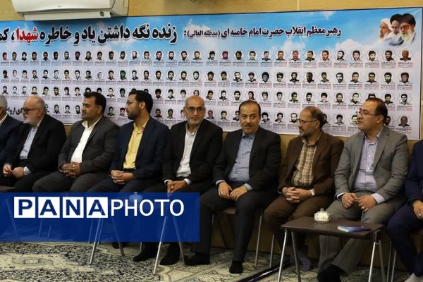 ضیافت افطاری جمعی از دانش‌آموزان با امام جمعه یزد 