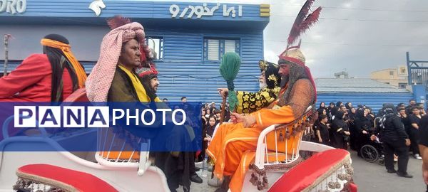 استقبال عزاداران حسینی از کاروان نمادین اسرای کربلا در قم