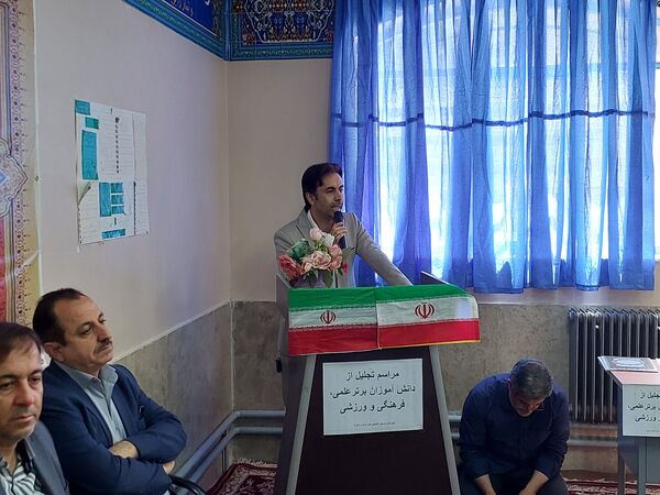 مراسم تجلیل از ستارگان دبیرستان عابدینی خرم ملارد 