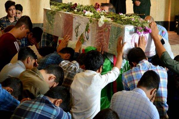 حضور پیکر شهید دانش‌آموز زینت بخش مدارس نجف‌آباد 