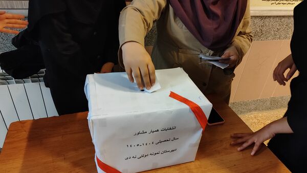برگزاری انتخابات همیار مشاور در مدرسه نمونه دولتی ۹ دی یاسوج با شعار «همیار مشاور برتر، مدرسه برتر»