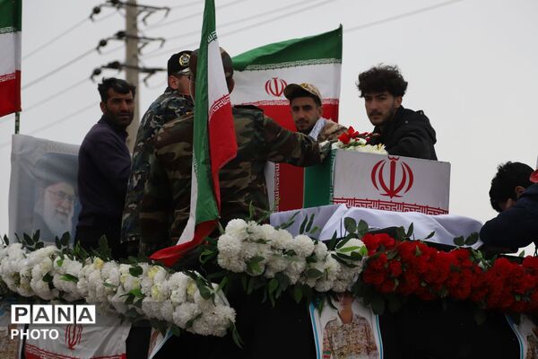 خروش جمعیت روستای مایان سفلی در تشییع پیکر مطهر شهید ابوالفضل خراج مایان
