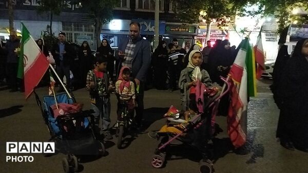 زمزمه های دعا در بلوار فضل نیشابور 