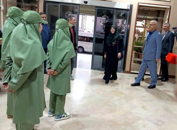 استقبال گرم دانش‌‌آموزان محیط‌بان بندرعباسی از رئیس سازمان حفاظت محیط زیست
