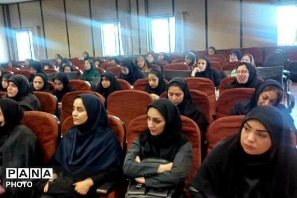 دوره آموزش و مهارت افزایی امداد و کمک های اولیه ویژه مربیان کودکستان در ناحیه دو شهرری