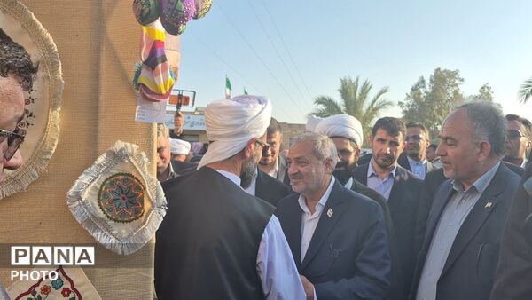 استقبال مردم ولایتمدار شهرستان مرزی نهبندان از وزیر آموزش و پرورش