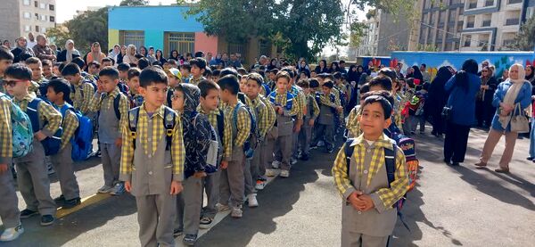 جشن‌شکوفه‌ها در‌ دبستان شهدای گمنام
