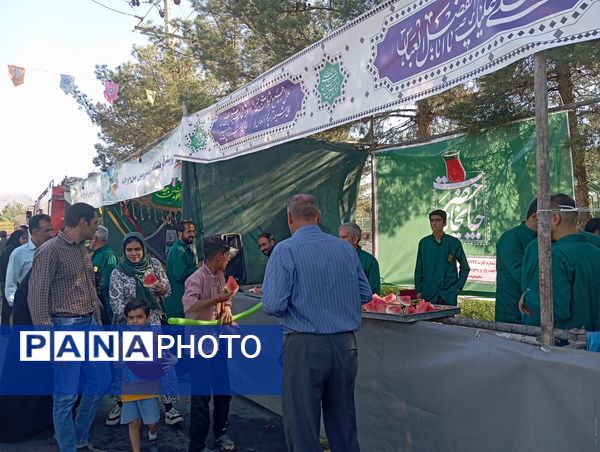اجتماع مردم شهرستان بیرجند در مهمانی کیلومتری عید غدیر 