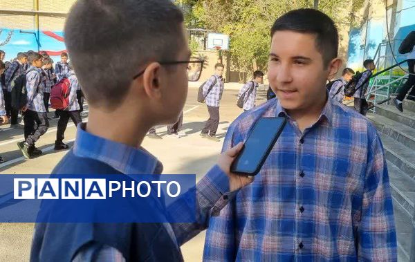 نواختن زنگ آغاز سال تحصیلی در مدرسه اندیشه شاهد منطقه ۱۶ 