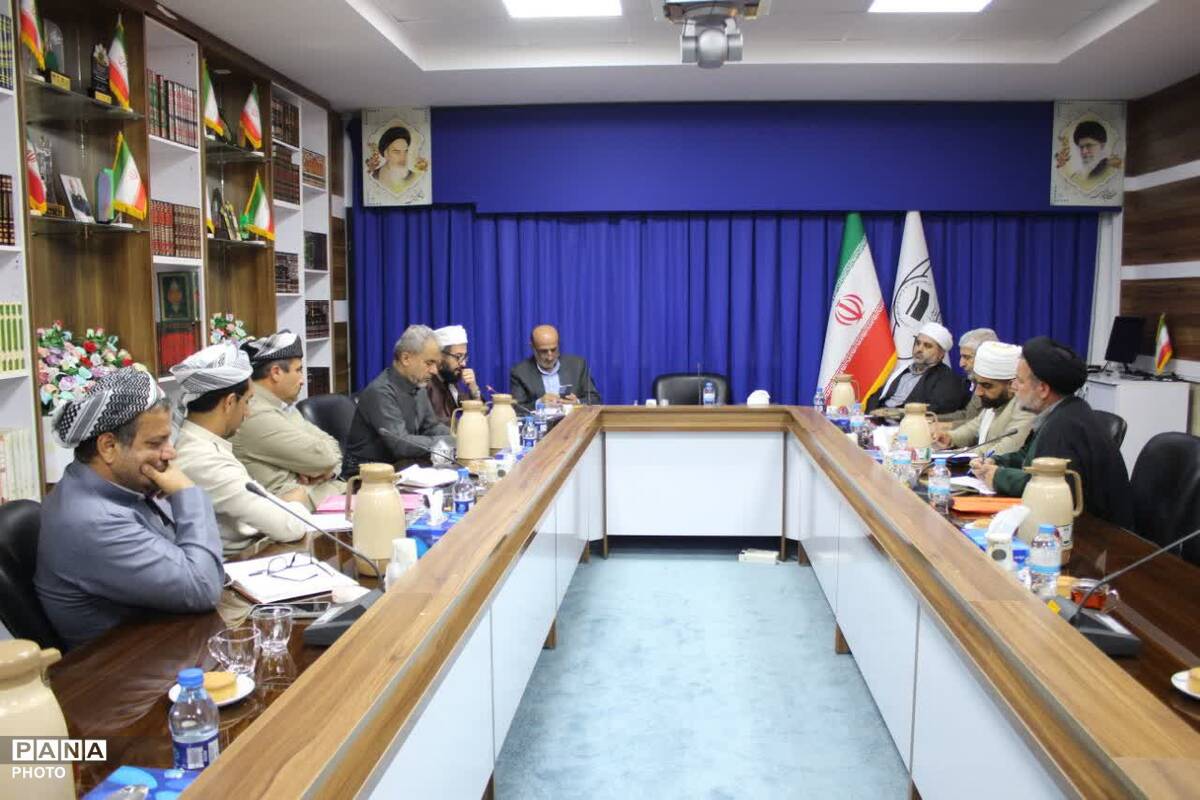 هم‌اندیشی مدیران مرکز بزرگ اسلامی با نماینده ولی فقیه در استان کردستان