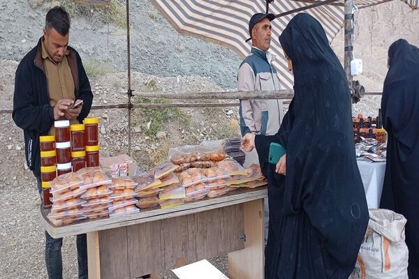 نمایشگاه محصولات بومی محلی و صنایع دستی در شهر بارنیشابور