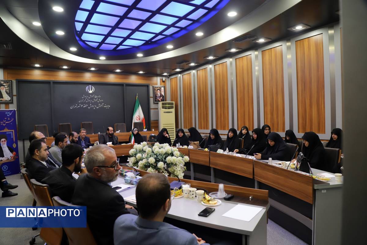  هفتمین جلسه کارشناس مسئولان و کارشناسان قرآن، عترت و نماز مناطق ۱۹گانه شهر تهران