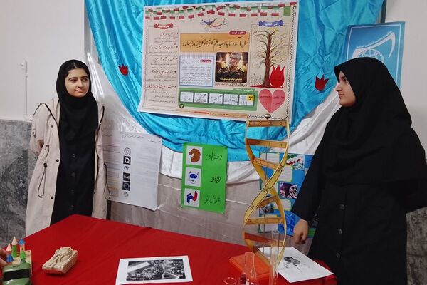  جشن ۲۲ بهمن در دبیرستان حضرت زینب(س) شهرری