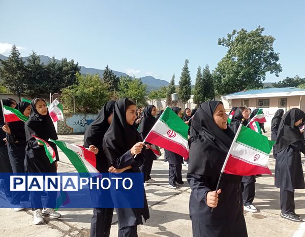 جشن جوانه‌ها در دبیرستان یاران امام 