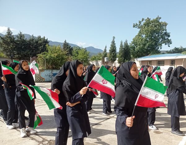 جشن جوانه‌ها در دبیرستان یاران امام 