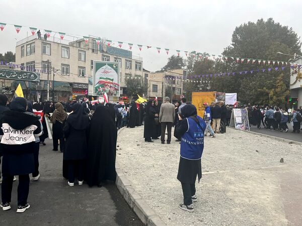 حضور پرشور دانش‌آموزان البرزی در راهپیمایی 13 آبان 