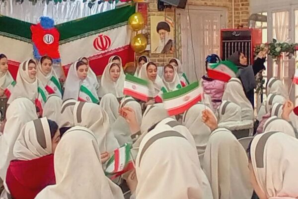 جشن پیروزی انقلاب اسلامی در مدرسه دکتر کیهانی1