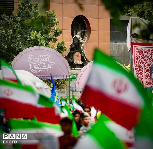میدان مادر تهران، رنگین‌کمان شادی و مهربانی برای مادران و کودکان