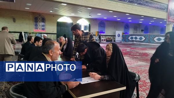 میز خدمت مدیریت آموزش و پرورش اسلامشهر در مصلی نماز جمعه اسلامشهر