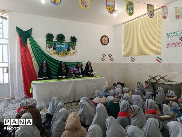 محفل نورانی قرآن در دبستان خدیجه کبری ابرکوه